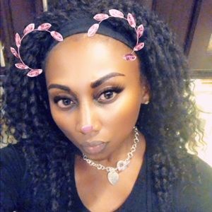 Meet your Posher, Elvina